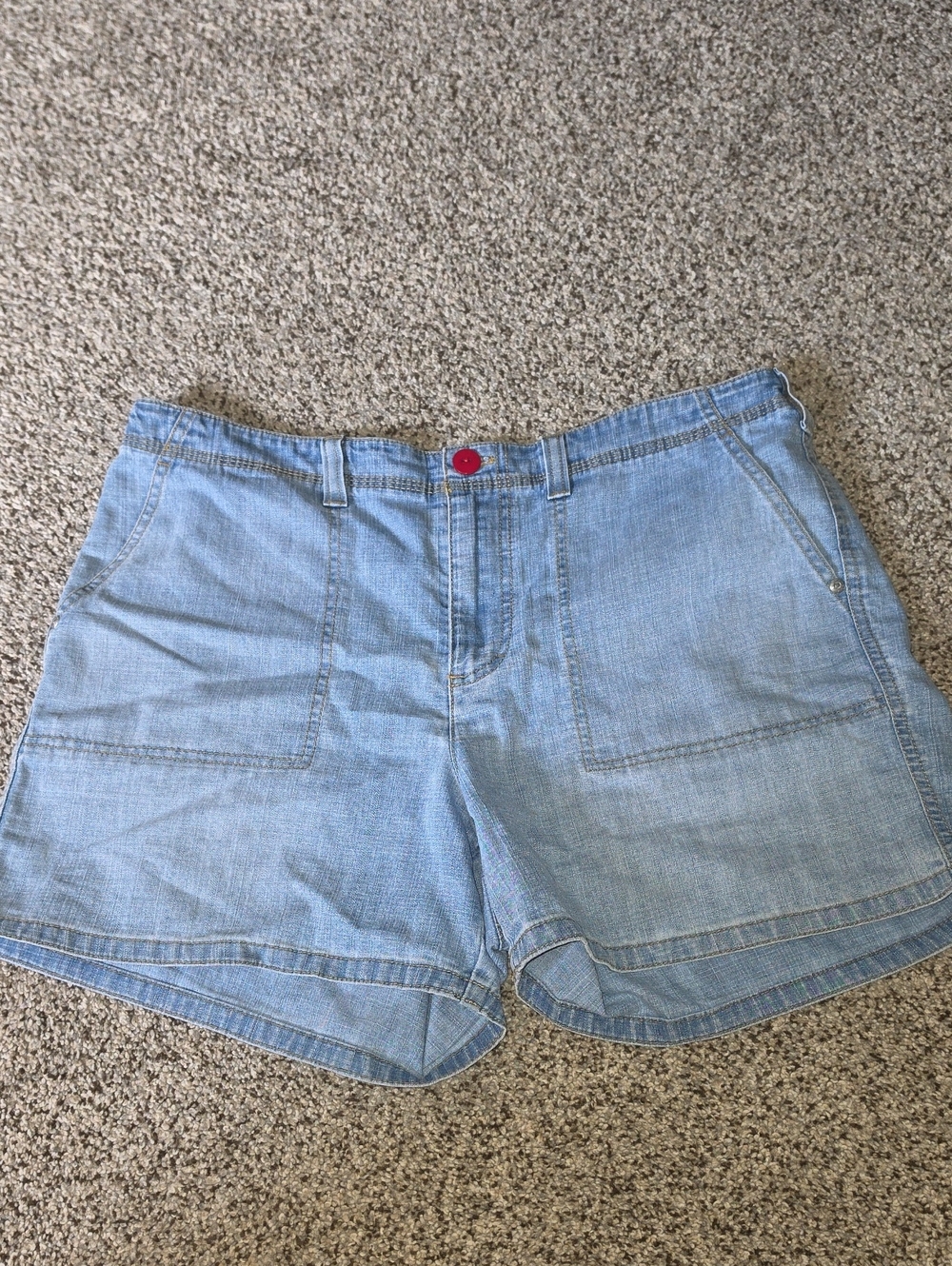 Gloria Vanderbilt Light Blue Denim Shorts with Red Accent Button 14